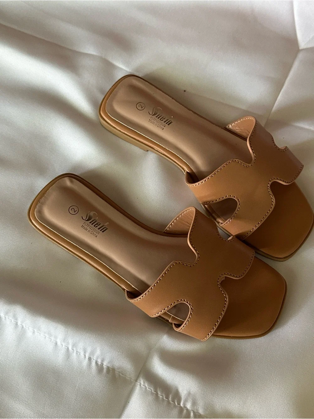 SHEIN Tan and Cream Cutout Slide Sandals for Kids